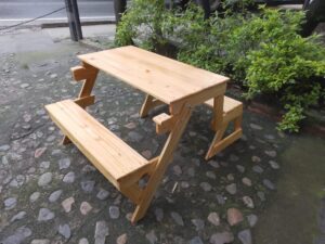 Mesa-Banca Convertible de Pino Canadiense – Acabados Exclusivos